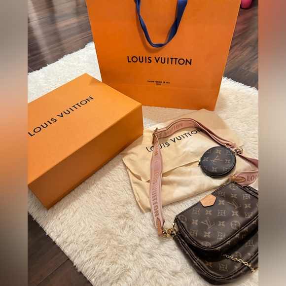 holiday sales for Louis Vuitton Multi Pochette Accessories - Picture 15 of 15